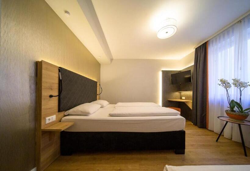 Standard Kolmen Hengen Huone, Plaza Inn Rieker Stuttgart Hauptbahnhof