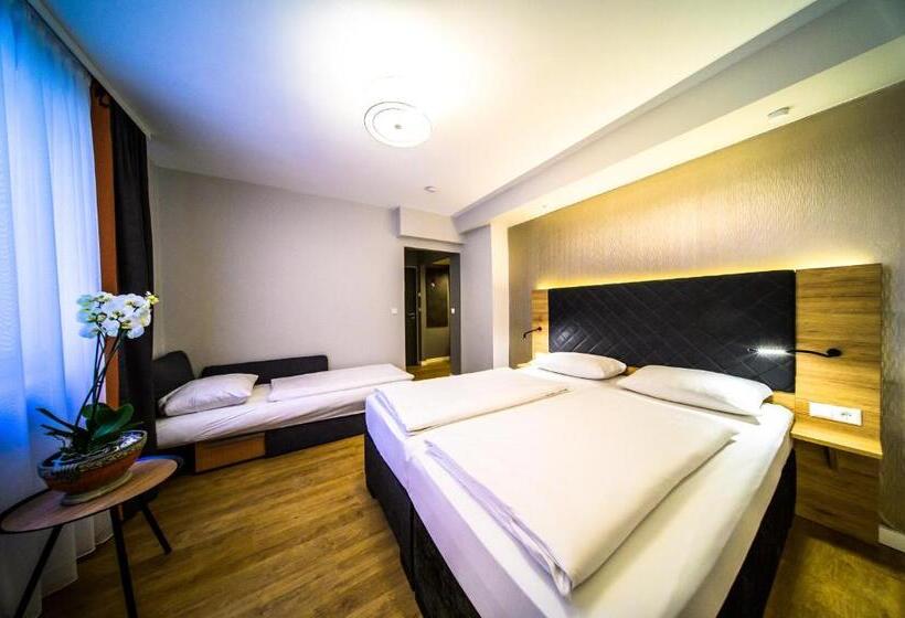 Standard Kolmen Hengen Huone, Plaza Inn Rieker Stuttgart Hauptbahnhof