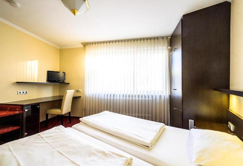 Номер Стандарт, Plaza Inn Rieker Stuttgart Hauptbahnhof