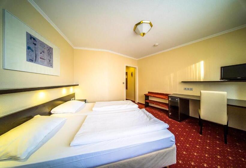 Номер Стандарт, Plaza Inn Rieker Stuttgart Hauptbahnhof