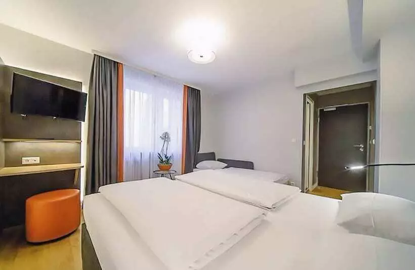 اتاق راحتی سه تخته, Plaza Inn Rieker Stuttgart Hauptbahnhof