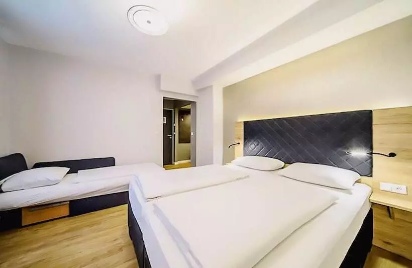 اتاق راحتی سه تخته, Plaza Inn Rieker Stuttgart Hauptbahnhof