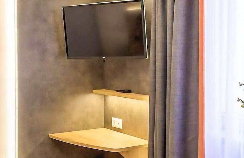 Standard Yhden Hengen Huone, Plaza Inn Rieker Stuttgart Hauptbahnhof