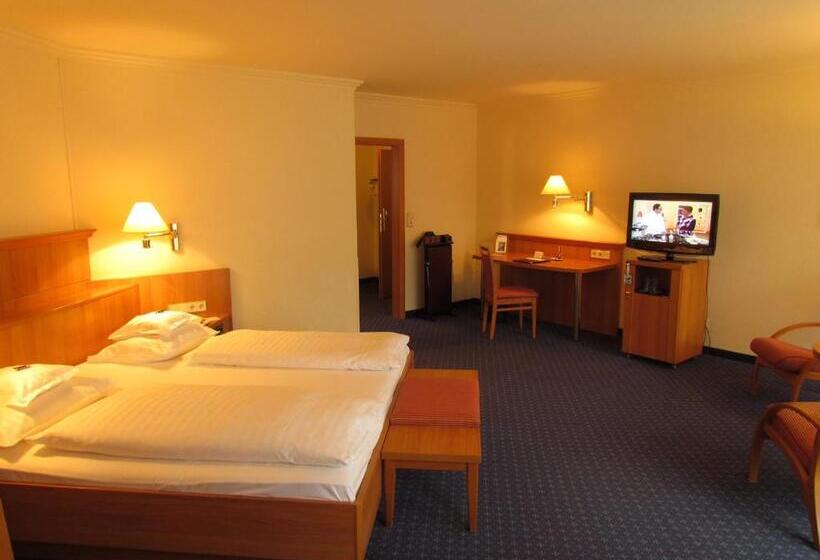带大床的高级房间, Parkhotel Bad Homburg