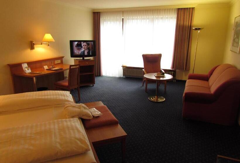 带大床的高级房间, Parkhotel Bad Homburg