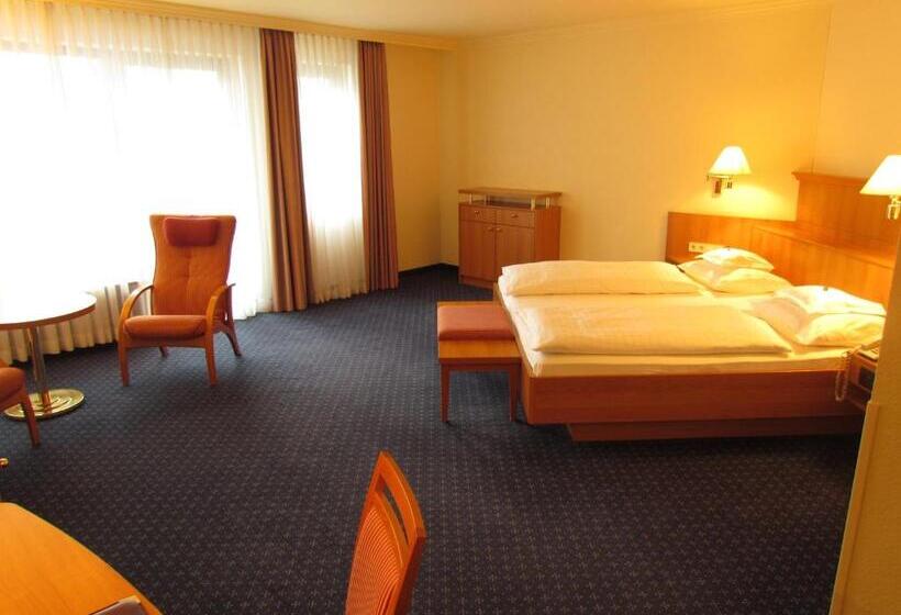 带大床的高级房间, Parkhotel Bad Homburg