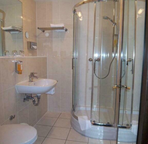 غرفة إقتصادية فردية, Parkhotel Krone