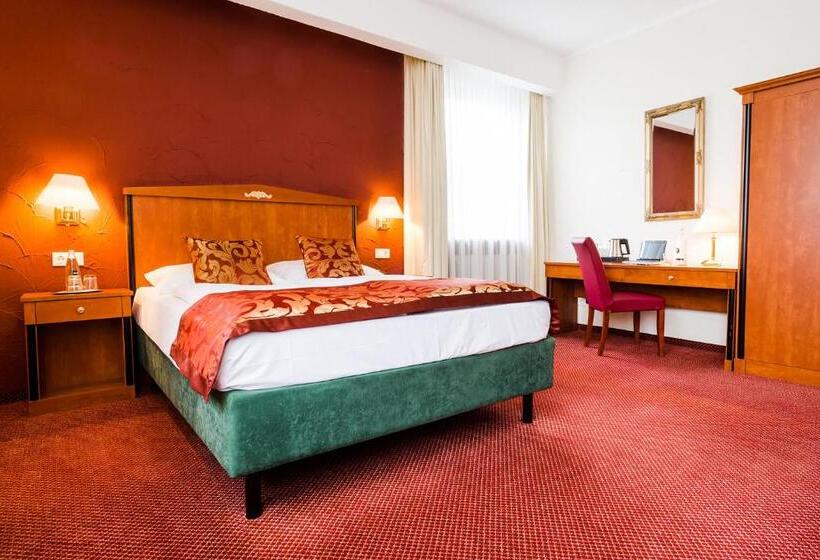 غرفة برستيج, Parkhotel Krone