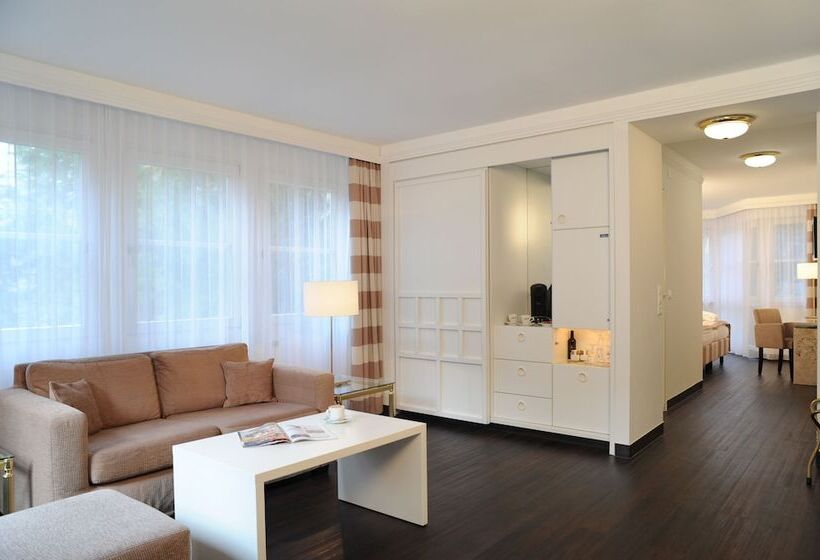 جناح جونيور, Relexa Waldhotel Schatten Stuttgart