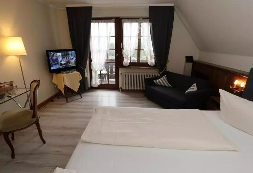 Standard Triple Room, Schwarzwaldhotel Stollen