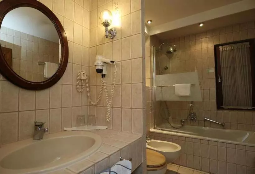 Standard Triple Room, Schwarzwaldhotel Stollen