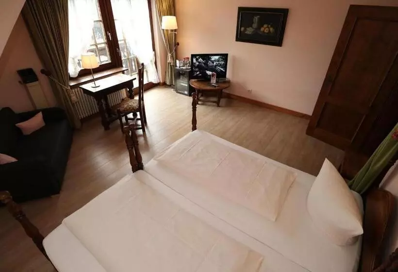 Standard Triple Room, Schwarzwaldhotel Stollen
