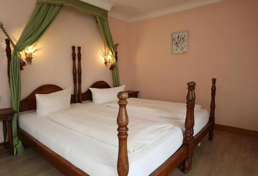 Номер Стандарт Трехместный, Schwarzwaldhotel Stollen