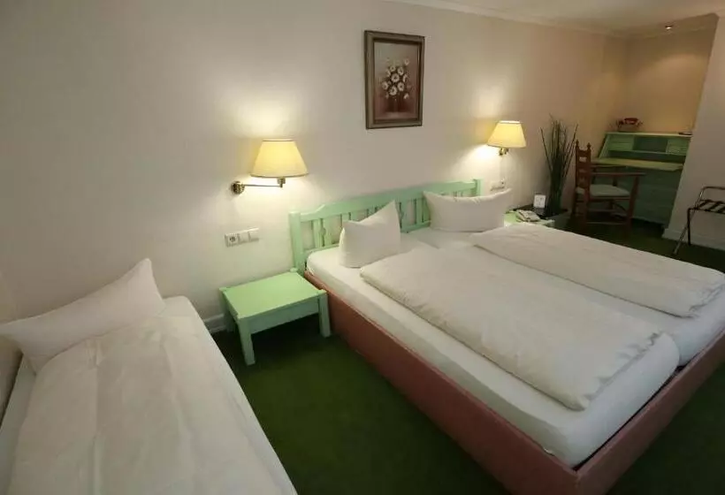Standard Quadruple Room, Schwarzwaldhotel Stollen