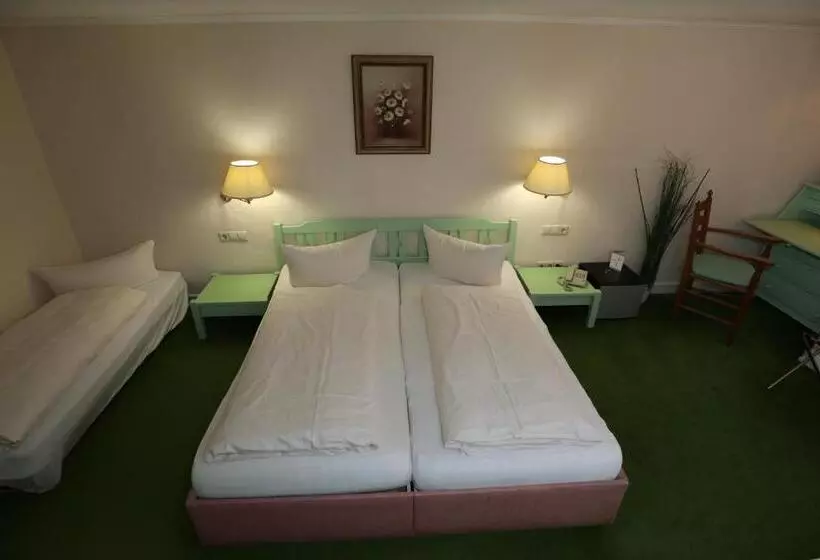 Standard Quadruple Room, Schwarzwaldhotel Stollen