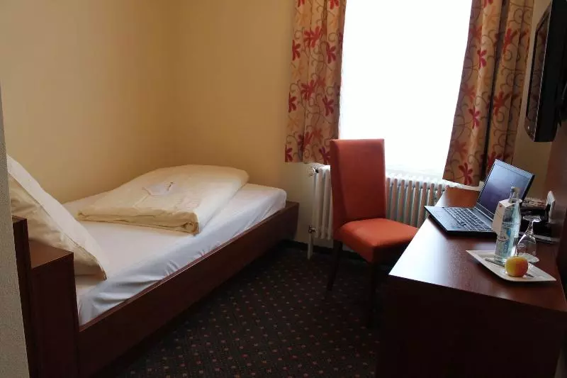 スタンダードシングルルーム, Stadt Gut Hotel Gasthof Goldener Adler