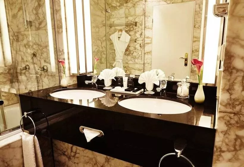 Deluxe Zimmer, Steigenberger Icon Frankfurter Hof
