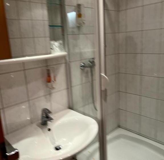 غرفة إقتصادية فردية, Strand Café