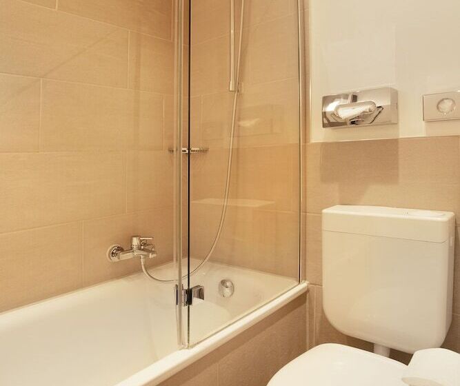 غرفة قياسية ثلاثية, Villa Florentina