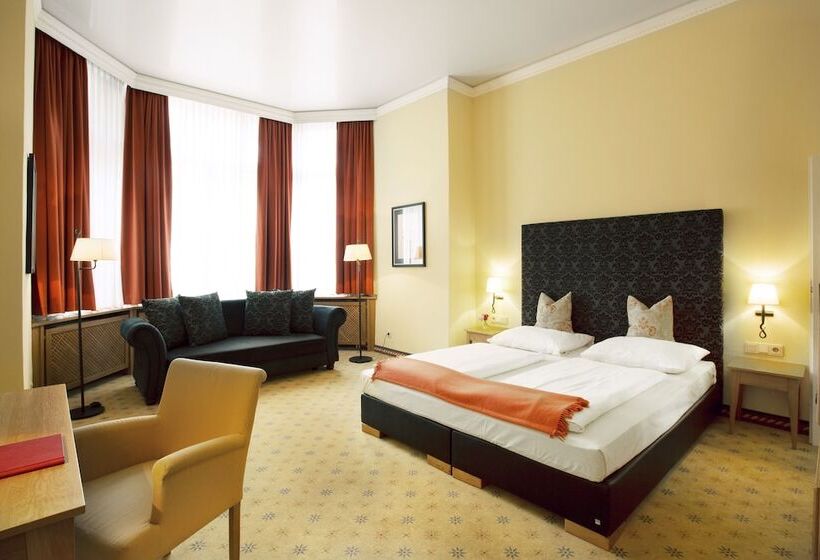 غرفة قياسية ثلاثية, Villa Florentina