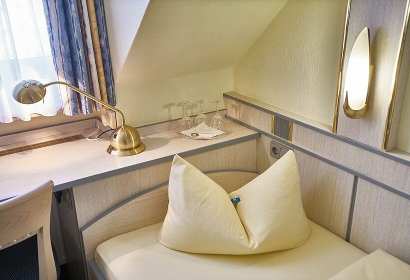 غرفة قياسية ثلاثية, Alfa City Centre