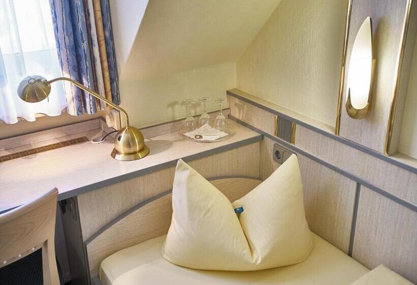 غرفة قياسية ثلاثية, Alfa City Centre