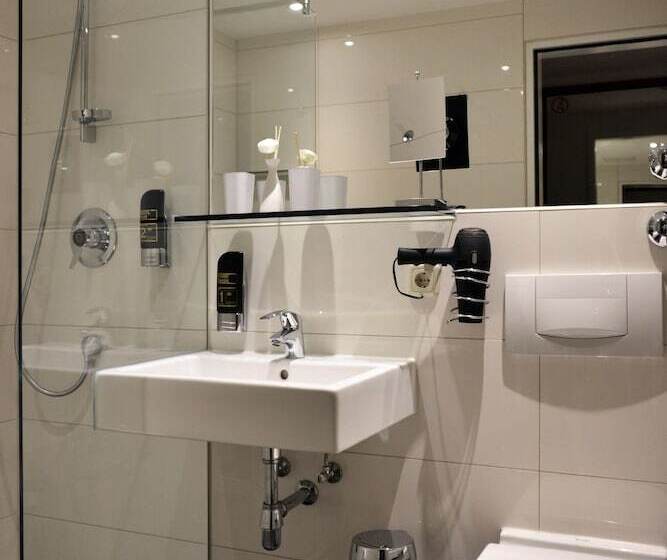 اتاق استاندارد سه نفره, Arthotel Munich