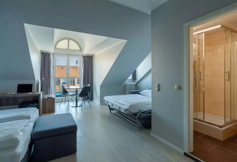Family Room, Astor