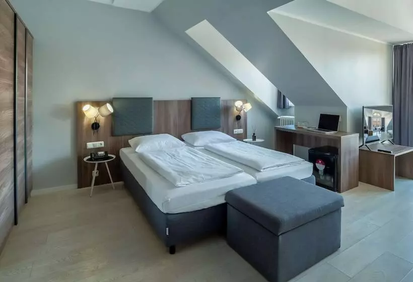 Family Room, Astor