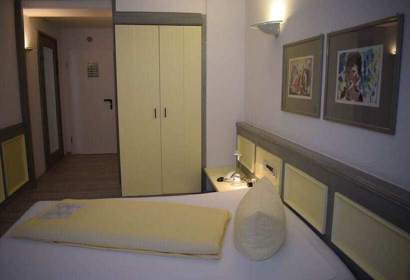 חדר סטנדרט יחיד, Avenue