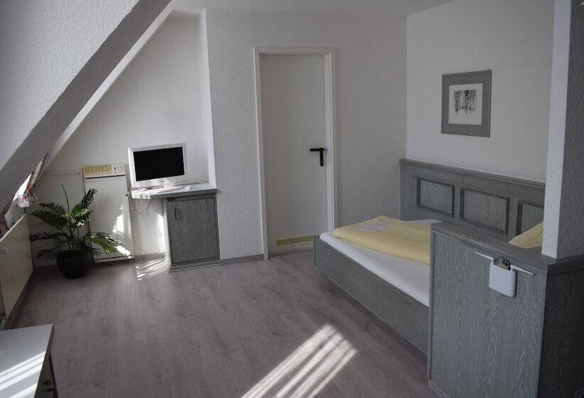 חדר סטנדרט יחיד, Avenue