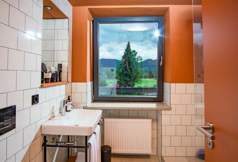 标准间, Bussi Baby