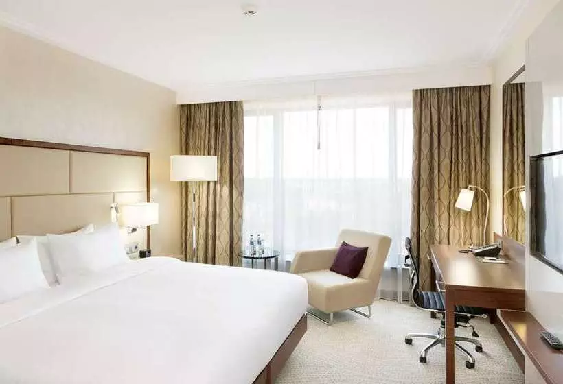 Camera Business Letto King, Hilton Munich Park