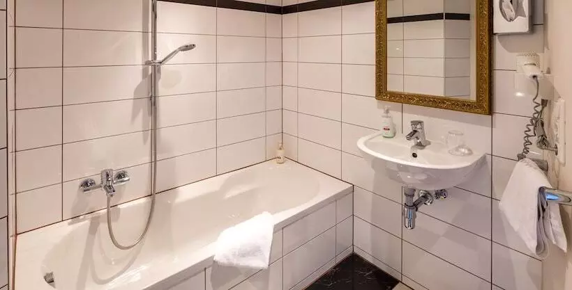 コンフォートルーム, Historik Hotel Goldener Hirsch Rothenburg