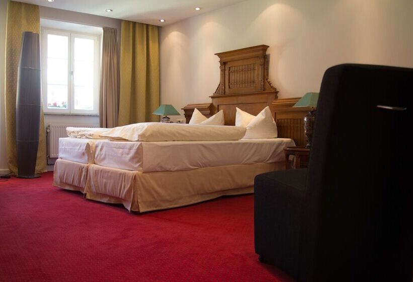 חדר קומפורט לשלושה, Historik Hotel Goldener Hirsch Rothenburg