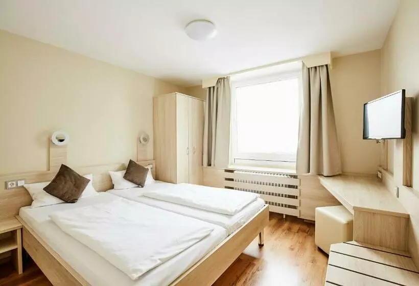Comfort Room, Imperial