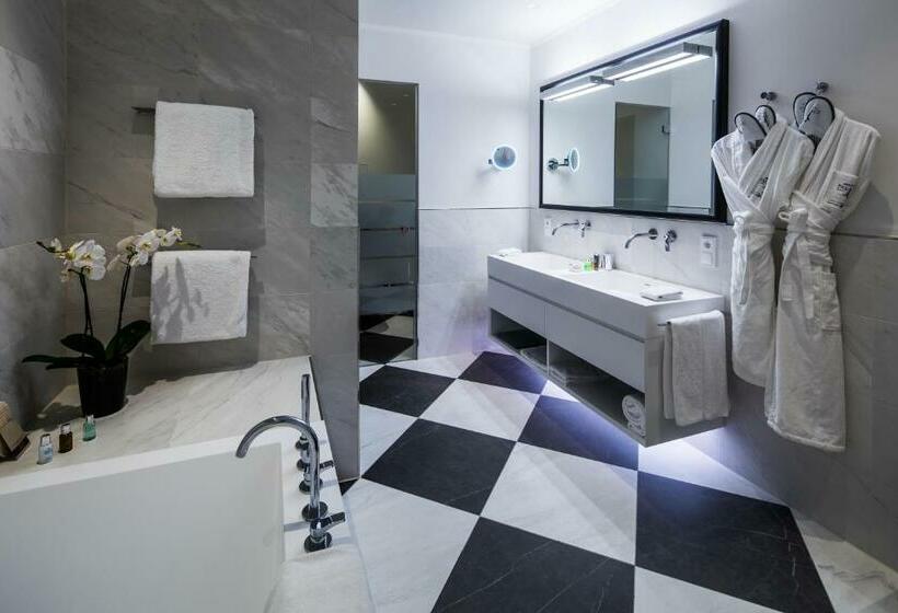 سوییت جونیور, Munchen Palace