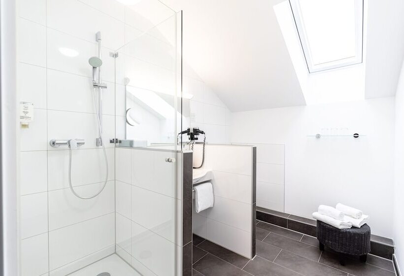 주니어 스위트, Sauerlacher Post