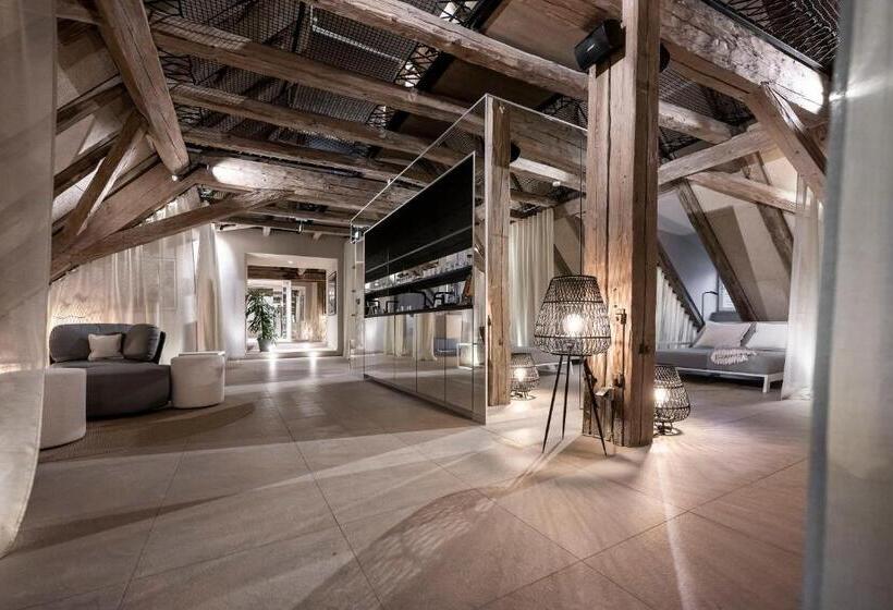 Номер Deluxe, & Spa Goldene Rose