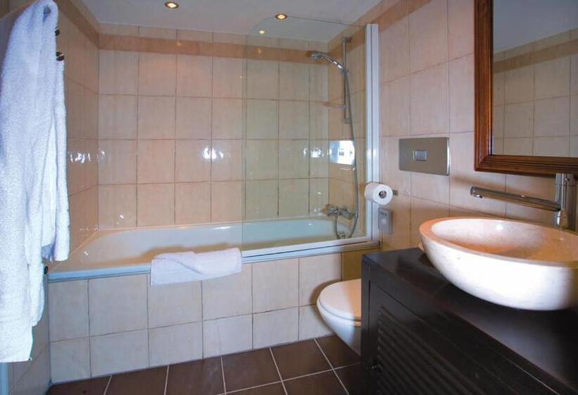 Comfort room with balcony, Terofal