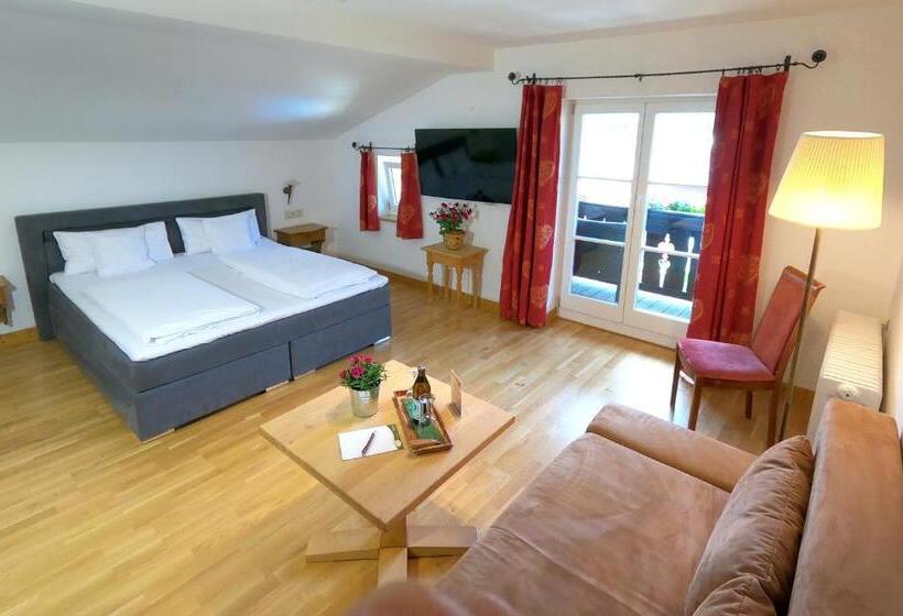 Comfort room with lake view, Terofal