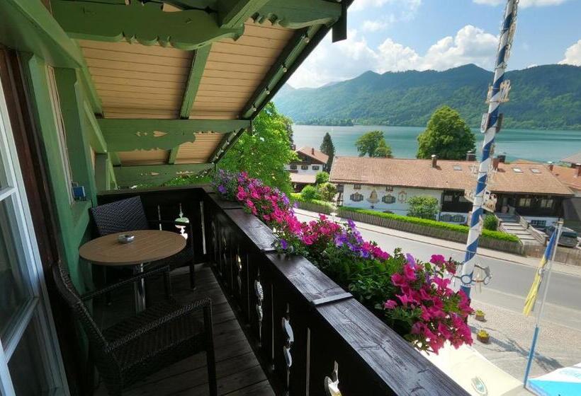 Comfort room with lake view, Terofal