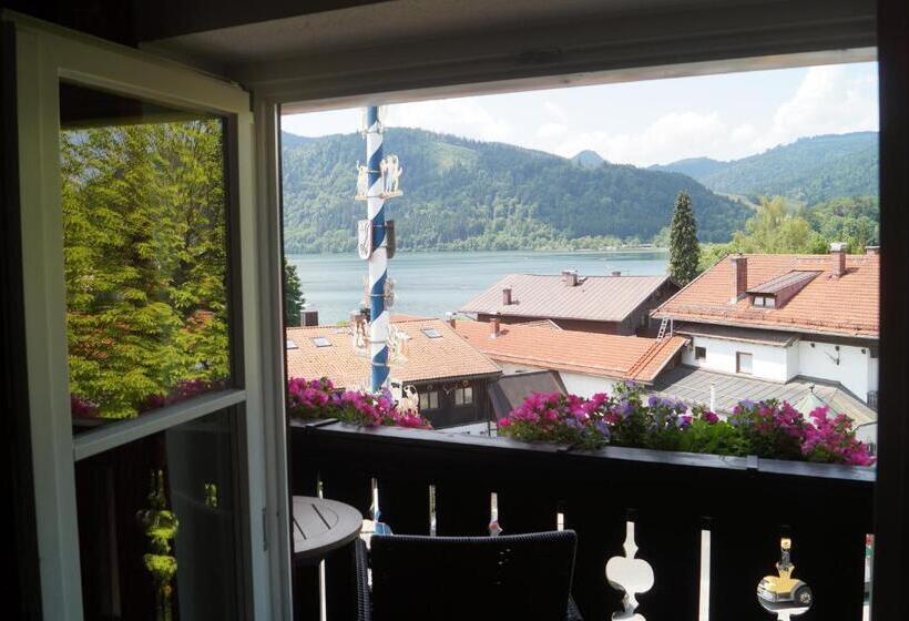 Comfort room with lake view, Terofal