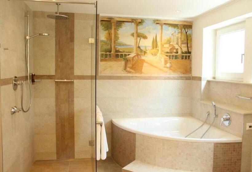 Люкс Повышенной Комфортности, Parkhotel Crombach