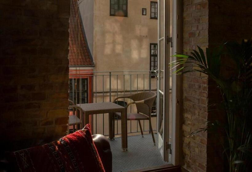 Полулюкс, Babette Guldsmeden