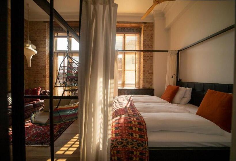 Семейный Номер, Babette Guldsmeden