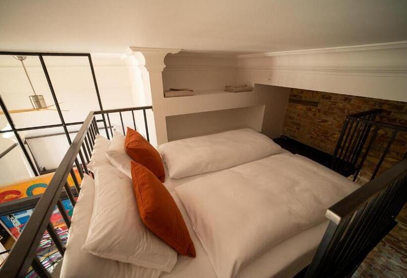 Семейный Номер, Babette Guldsmeden