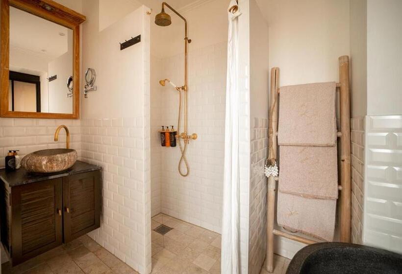 Семейный Номер, Babette Guldsmeden