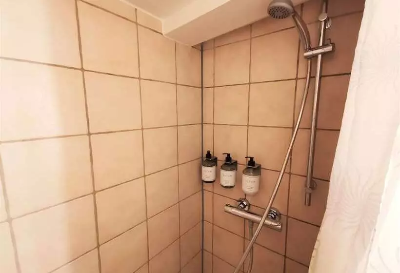 Quarto deluxe, Dagmar