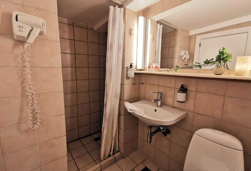 غرفة ديلوكس, Dagmar